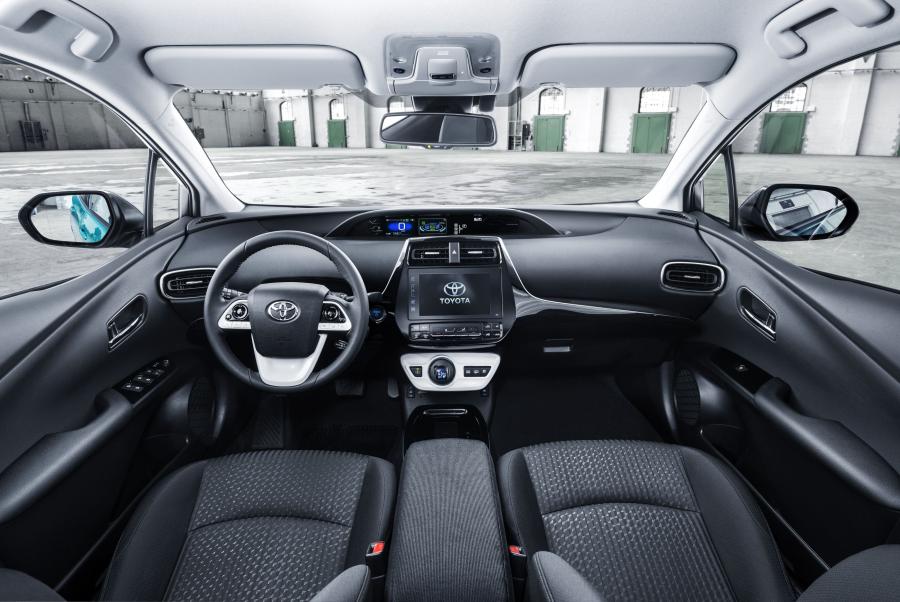 Торпедо Toyota Prius Plug-in Hybrid 2016 года  (фото 170 из 187)
